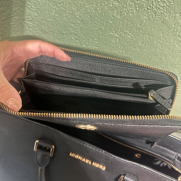 Michael Kors Purse and wallet - Picture 3 of 3